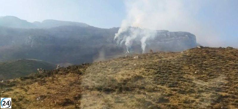 Solo quedan dos incendios forestales en Cantabria
