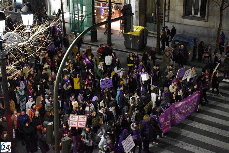Multitudinaria marcha feminista en Santander: más de 8.000 personas se manifiestan por la igualdad de género.