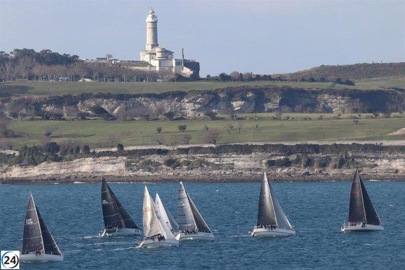 30 cruceros compiten en la regata SAR Don Felipe de Borbón para dar comienzo a la IX Semana Internacional de Vela de Santander.