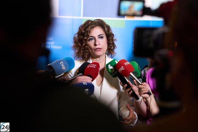 Montero pide a Feijóo una postura clara en financiación: