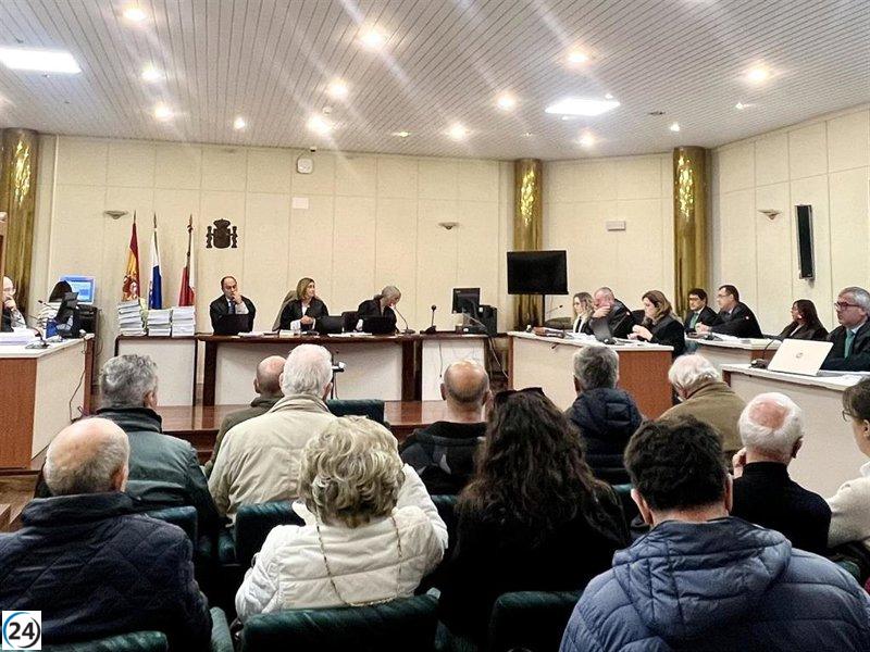 Inicia el juicio por los 'sobresueldos' de Castro con una acusada ausente y el caso archivado para otra persona.