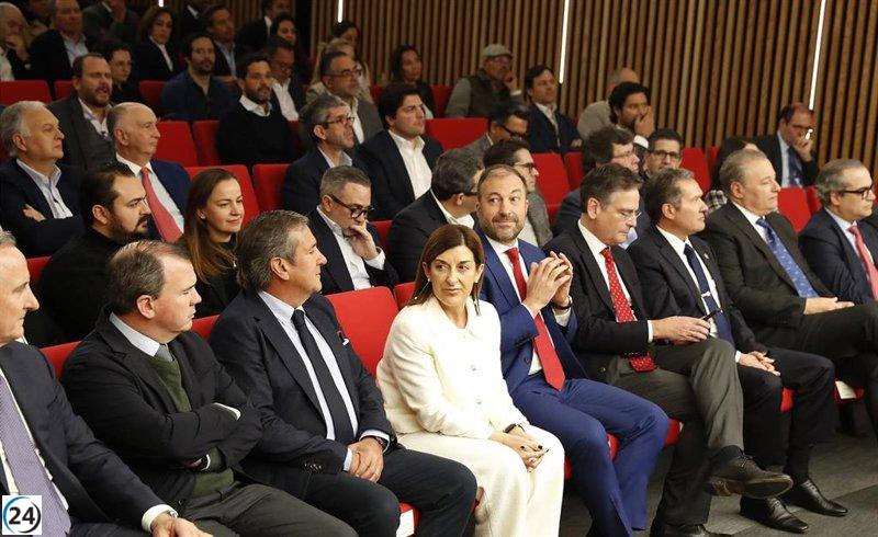 Buruaga capta la atención de inversores mexicanos para el teleférico de Vega de Pas y el Parque de Salud.