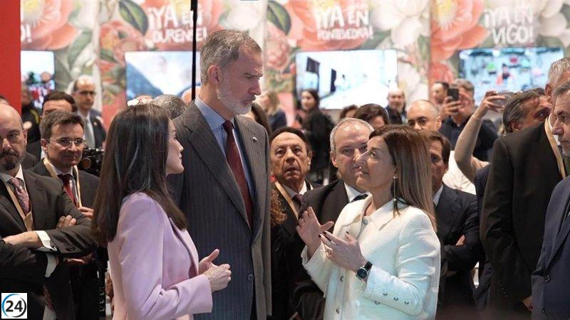 Buruaga ofrece anchoas y vermú ecológico a los Reyes en su encuentro en el stand de Cantabria en Fitur.
