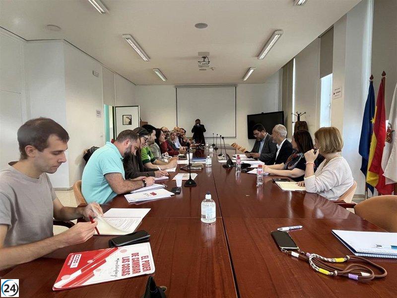 Educadores desafían propuesta de 150 euros de la Junta y sostienen la huelga.