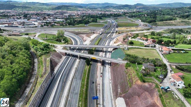 El tráfico se interrumpirá el jueves en la salida temporal del nudo de Torrelavega en dirección a Oviedo.