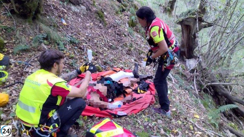 Este domingo, un helicóptero lleva a cabo tres operaciones de rescate en San Vicente, Arredondo y Camaleño.