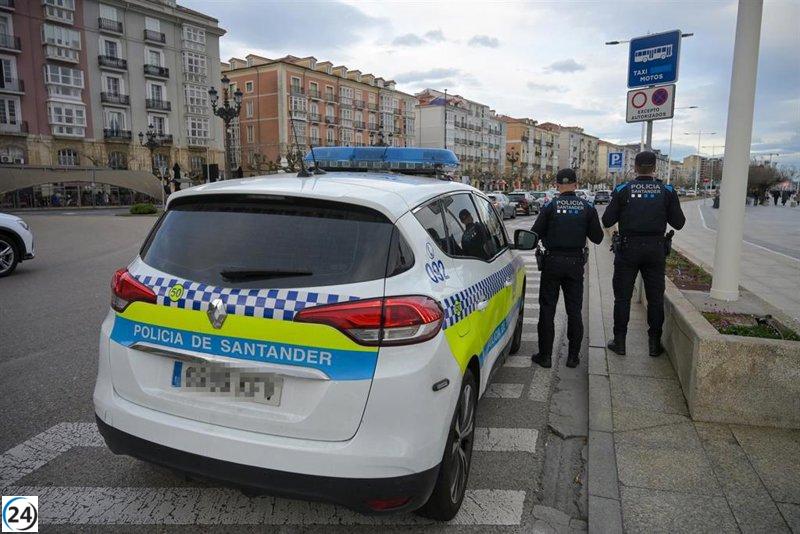 Arrestan a un conductor con cocaína por robo de vehículo.