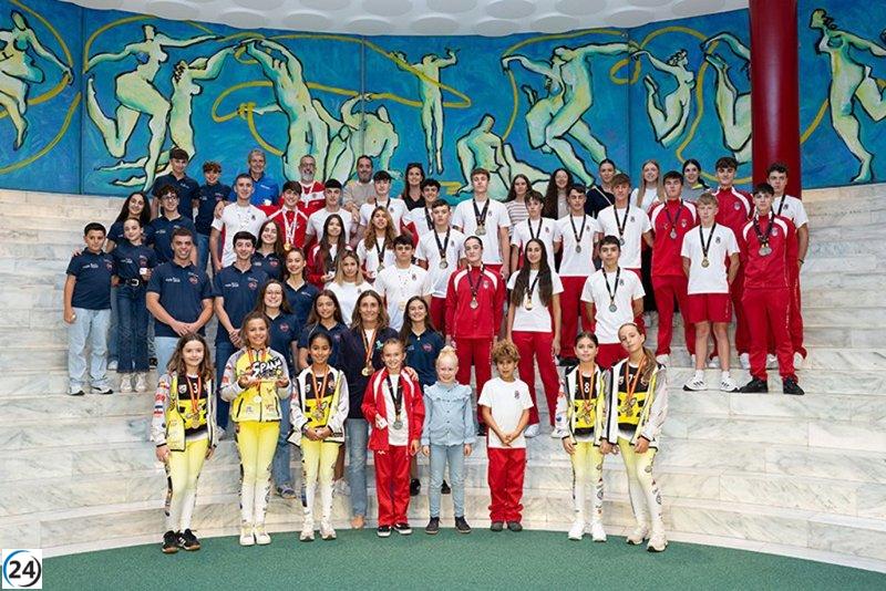 El Gobierno rinde homenaje a más de 50 atletas de Cantabria por sus logros en campeonatos nacionales.