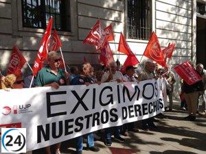 Pensionistas de UGT y CCOO exigen medidas favorables en el Día Internacional de las Personas Mayores.