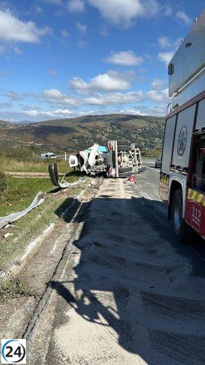 El puerto del Escudo reanuda operaciones tras el retiro del camión volcado.