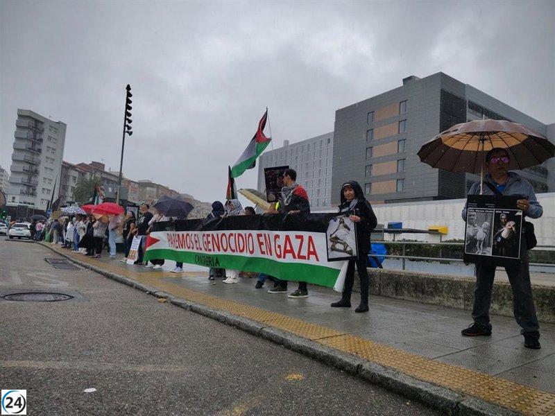 Multitudes se solidarizan con Gaza en Valdecilla.