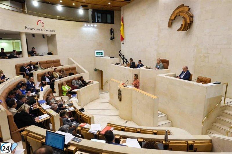 Este lunes, el Parlamento abordará temas clave como Gaza, el transporte ferroviario, energías renovables y el plan de litio verde en Torrelavega.