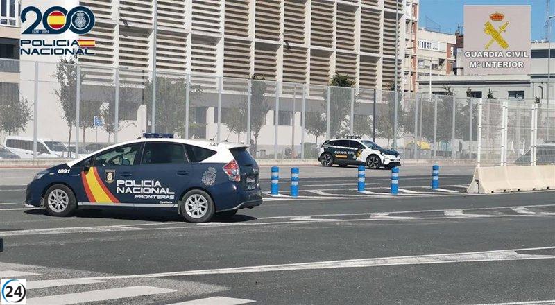 Arrestan a mujer por asalto a supermercado y agresión a trabajadora.