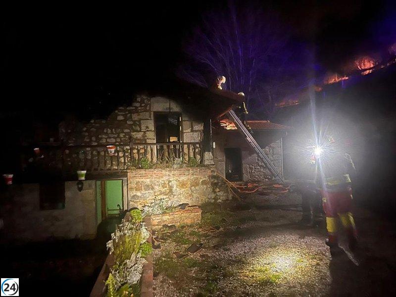 Incendio forestal en Liérganes consume cabaña en su camino.