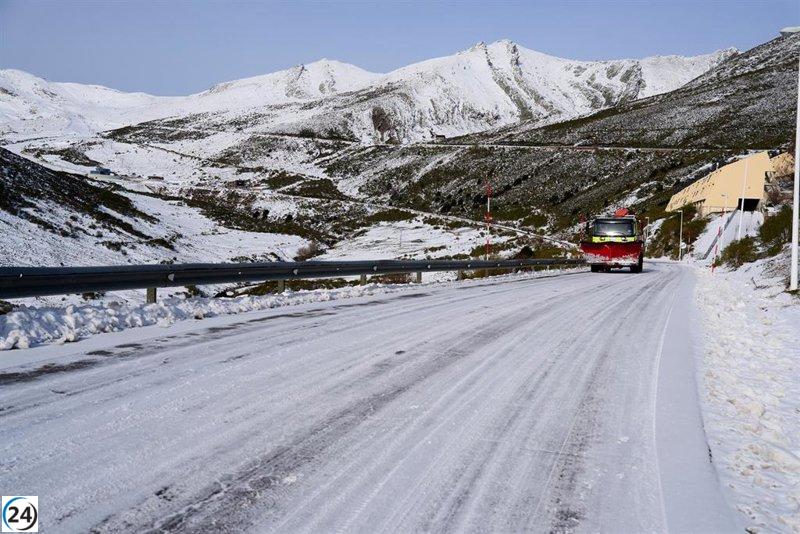 Tormenta interrumpe el tráfico en Cantabria: tres carreteras bloqueadas y diez exigen cadenas.