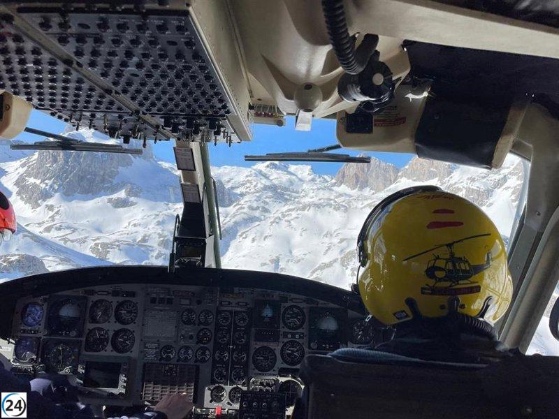Helicóptero gubernamental salva a esquiador británico lesionado en Picos de Europa.