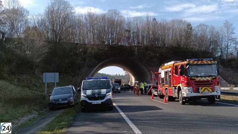Accidente en la A-8 en Valdáliga deja a cuatro personas heridas.