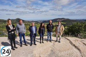 La carretera de acceso al Soplao desde Labarces estará lista en agosto.