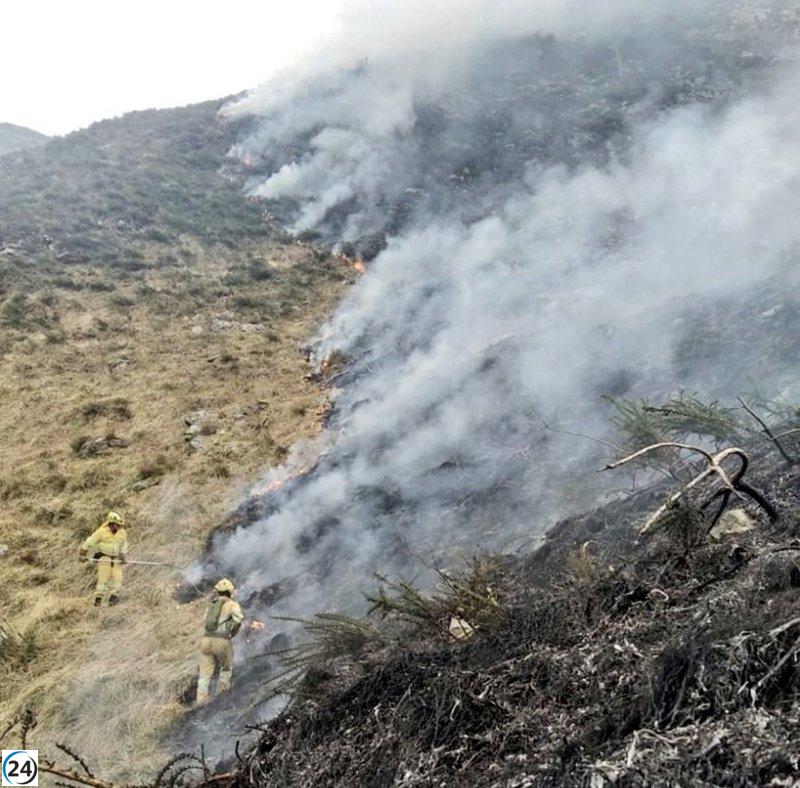 Tres incendios forestales en Cantabria, el mayor en Valderredible.