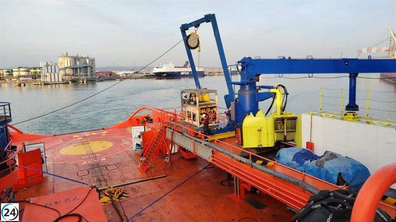 El dron busca a tripulante desaparecido tras el robot de Salvamento.