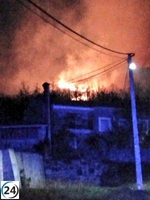 Fuego en Rucandio preocupa por cercanía a la población.