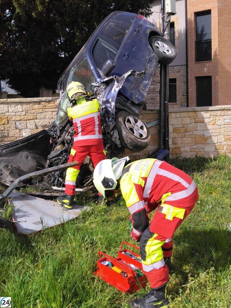 Espectacular accidente en Matamorosa: vehículo termina en muro sin heridos.