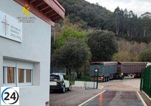 Guardia Civil detiene dos 'megacamiones' por exceder el peso permitido.