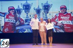 Sara Fernández es premiada en la Fiesta del Deporte de Camargo por sus logros en el rally europeo