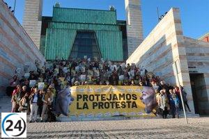 Activistas de Amnistía Internacional marchan en Santander por la libertad de expresión.