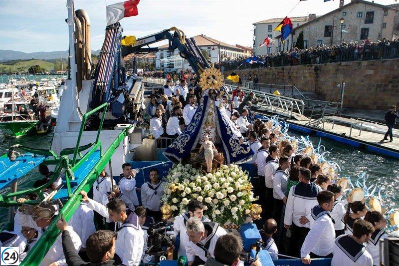 Cientos de personas celebran la procesión de La Folía en San Vicente.