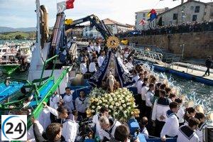 Cientos de personas celebran la procesión de La Folía en San Vicente.
