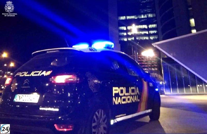 Mujer detenida por agresión y robo a hombre en cajero automático de Santander.