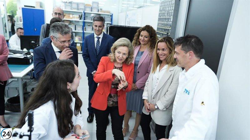 La ministra Calviño visita la empresa tecnológica TTI en Santander.