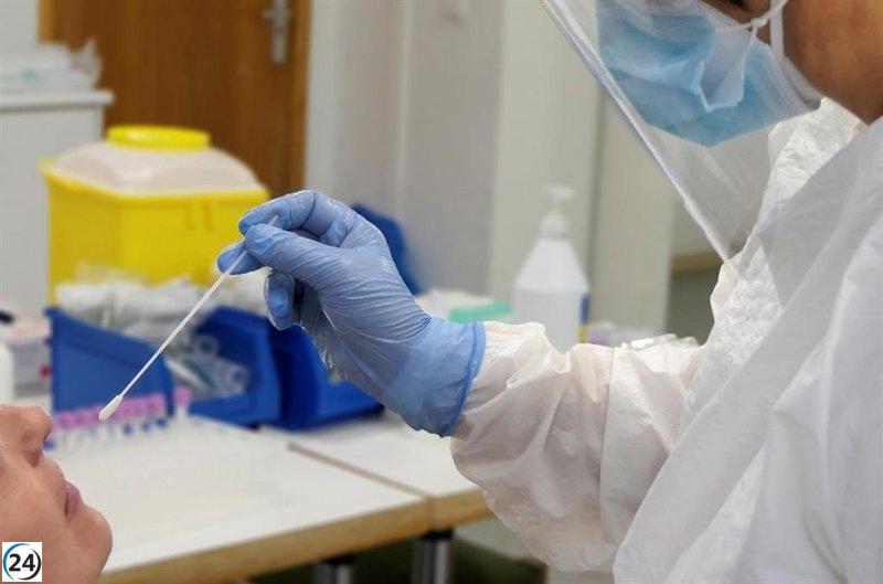 El Covid se cobra dos vidas en Cantabria y la cifra de hospitalizados desciende a 26.