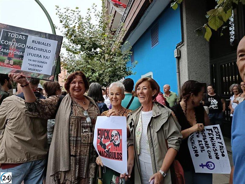 Manifestación en Santander exige la destitución de Rubiales.