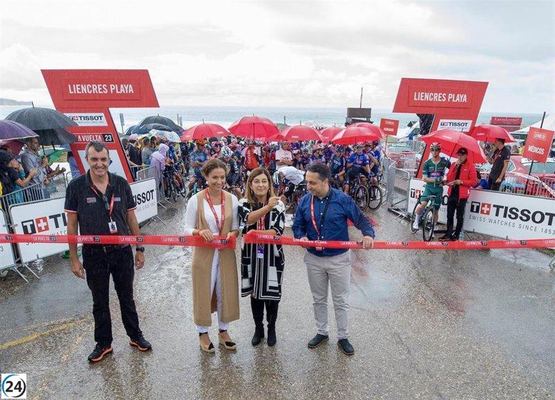 La Vuelta captura los encantos escénicos de Cantabria, deslizándose desde la costa hasta las montañas lebaniegas.