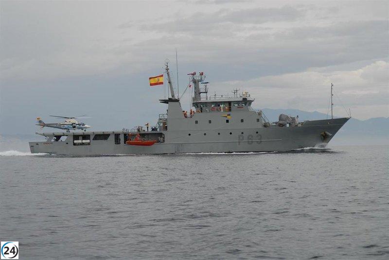 El buque de vigilancia 'Arnomendi' hace escala en Santander en plena temporada del bonito.