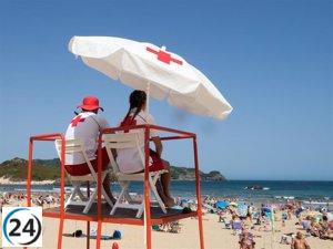 La Cruz Roja de Cantabria registra más de 4.400 casos de picaduras por medusas en las playas este verano