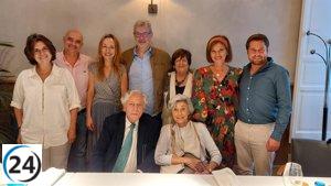 La novela 'Familia con perro' de Ramón de Aguilar se alza con el premio 'Elena Soriano' de relato corto.