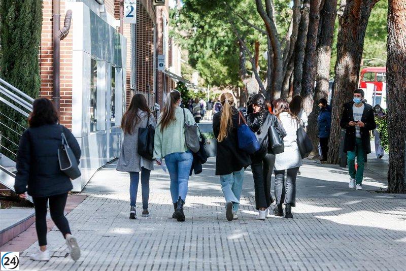 La Junta de Personal Docente de Cantabria denuncia el 'pin parental' como una agresión hacia los educadores.