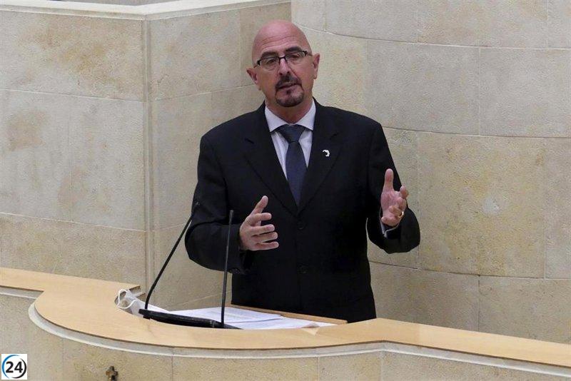 Pascual sugiere copago para reducir listas de espera, PRC y PSOE expresan su desacuerdo.