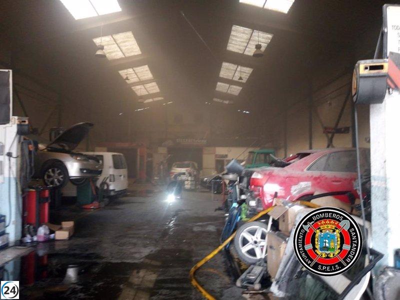 Oportuna intervención de los bomberos evita desastre en taller mecánico próximo a Gajano