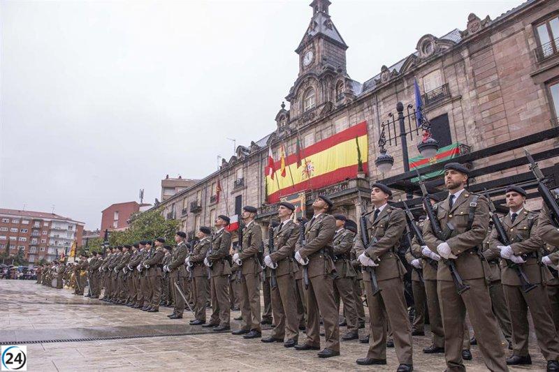 Gran cantidad de ciudadanos se suman al acto de jurar lealtad a la bandera en Torrelavega.