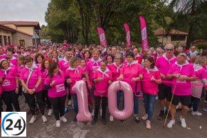 Miles de personas se unen a la lucha contra el cáncer de mama en la X Marcha Solidaria de Reocín