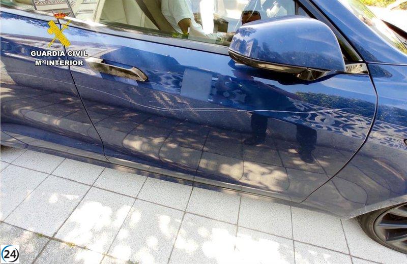 Pareja sospechosa investigada por vandalismo en Ampuero: Rayan 17 autos estacionados.