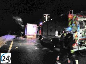 Incendio de camión con piezas en la A-67 cerca de Bárcena de Pie de Concha: emergencia vial y material en riesgo