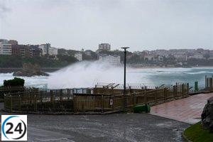 Cantabria enfrenta oleaje de 8 y 9 metros y se prepara para la llegada de la tormenta 'Bernard' mañana.