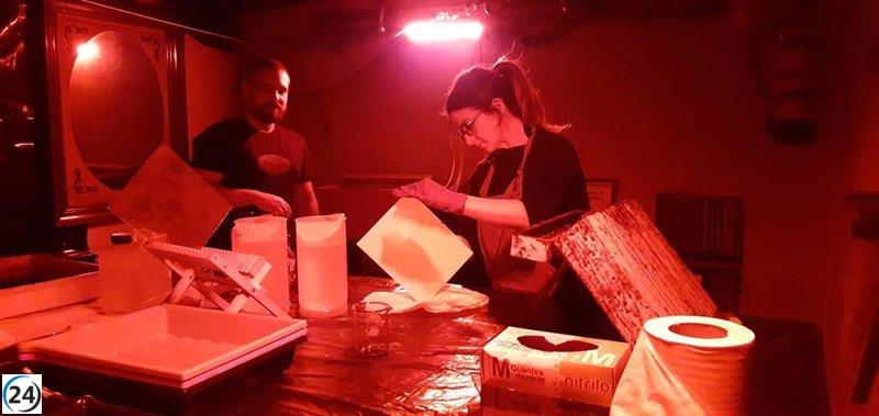 El banco Santander impulsa iniciativa para preservar el patrimonio fotográfico hogareño mediante cursos y talleres.