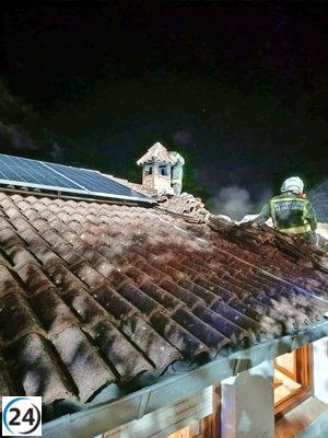 Un fuego en una vivienda de Frama daña el techo