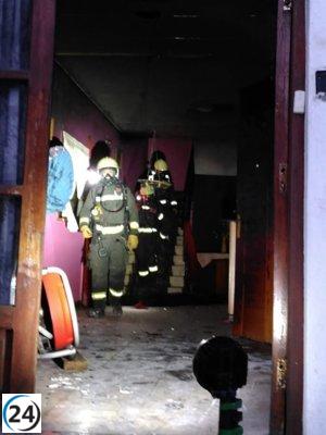 Un negocio hostelero en Argoños sufre daños tras un incendio devastador.